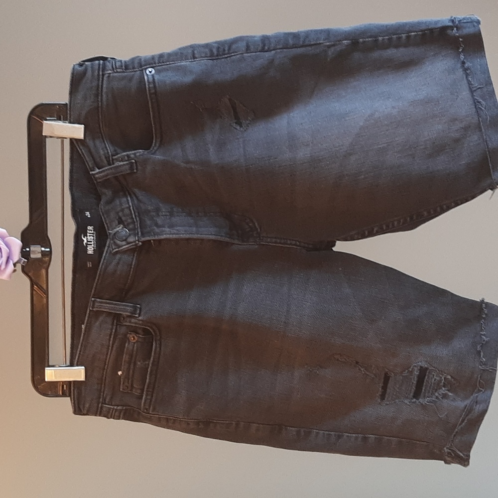 Mens Hollister shorts.skinny faded denim. Ripped distressed look. Size 3…